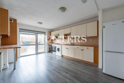 4 bedroom townhouse to rent, Templeton Close, London, N16