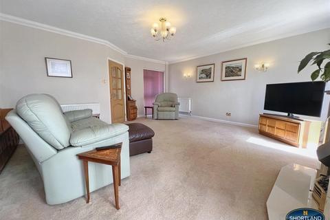 4 bedroom detached bungalow to rent, Old Mill Avenue, Coventry CV4