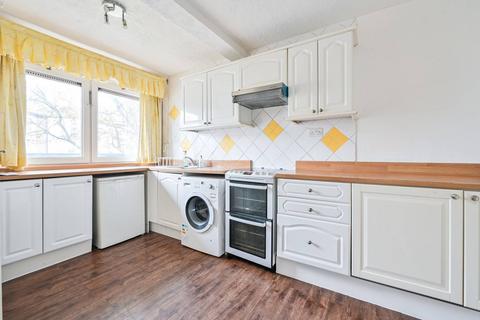 3 bedroom flat to rent, Madron Street, Elephant and Castle, London, SE17