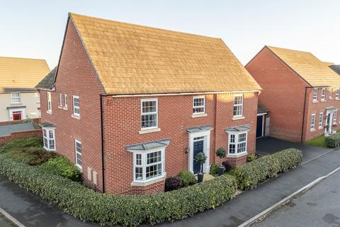 5 bedroom detached house for sale, Kirby Street, Kettering NN15