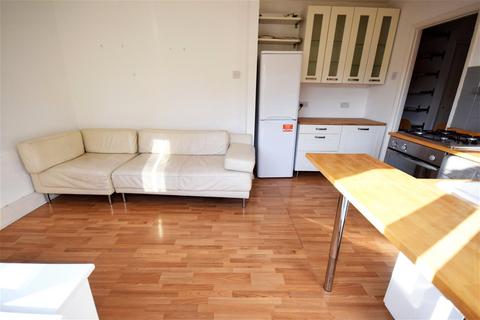 1 bedroom maisonette to rent, Collingwood Close, Twickenham