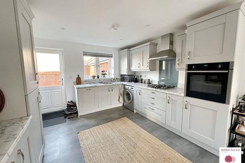 3 bedroom detached house for sale, Dabinett Drive, Sandford