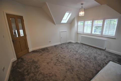 3 bedroom flat to rent, The Avenue, Bushey WD23