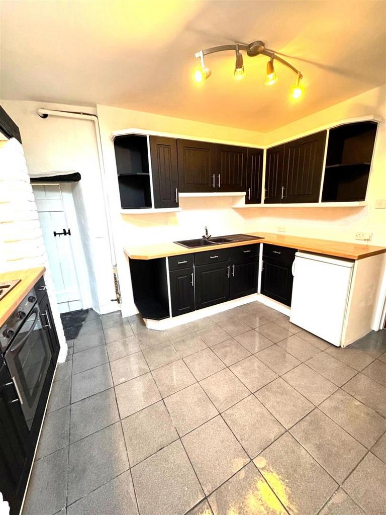 Kitchen 3.jpg
