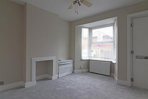 2 bedroom end of terrace house for sale, Garibaldi Road, Redhill