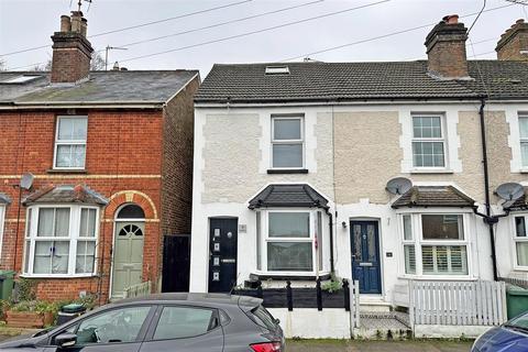 2 bedroom end of terrace house for sale, Garibaldi Road, Redhill