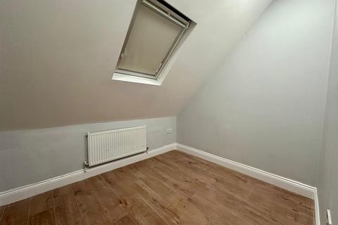 3 bedroom flat to rent, Norbury Avenue, Thornton Heath