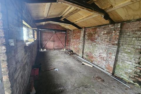 Garage to rent, Plodder Lane, Farnworth, Bolton