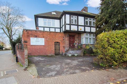 5 bedroom semi-detached house to rent, London NW9