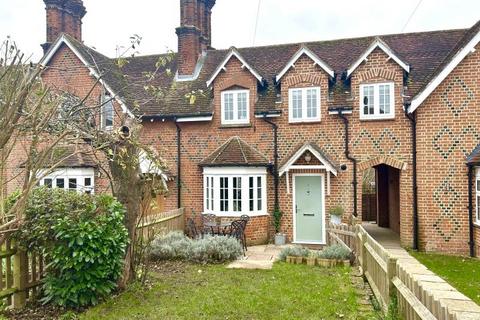 2 bedroom terraced house to rent, Old Merrow Street, Guildford GU4