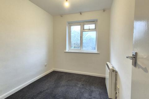 2 bedroom flat to rent, Riverside Court, Woodlands Road, TW7