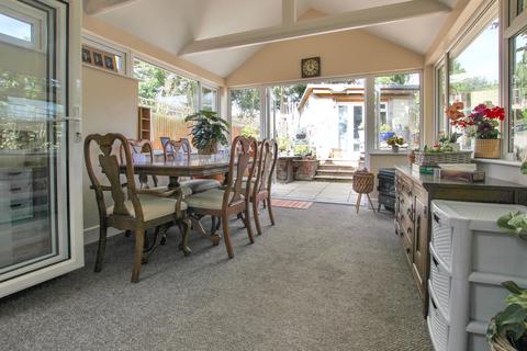 5 Walnut Close, Kennington, Ashford, TN24 9AX