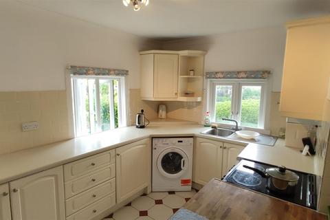 2 bedroom flat to rent, LENNOX ROAD SOUTH, SOUTHSEA, PO5 2HU