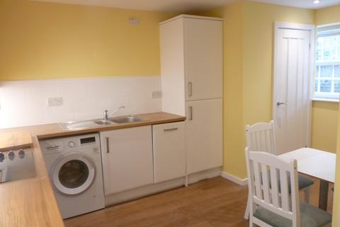 2 bedroom terraced house to rent, High Street, Stokesleyn TS9