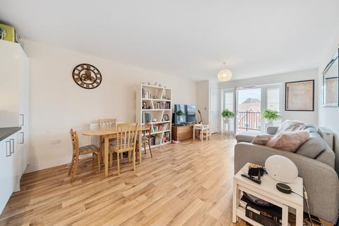 2 bedroom flat for sale, Alderson Grove, Hersham, Walton-on-Thames, KT12