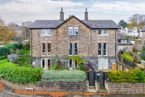 3 bedroom terraced house for sale, Wells Walk, Ilkley, West Yorkshire, LS29