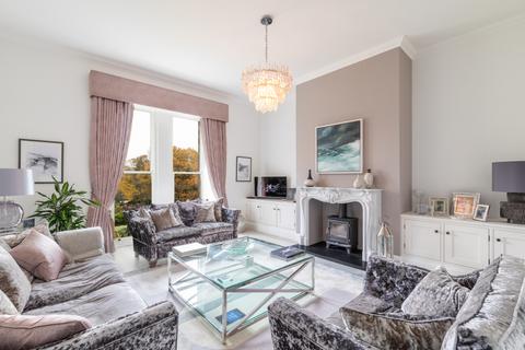 3 bedroom terraced house for sale, Wells Walk, Ilkley, West Yorkshire, LS29