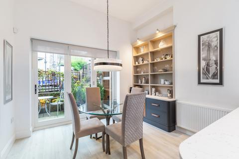 3 bedroom terraced house for sale, Wells Walk, Ilkley, West Yorkshire, LS29