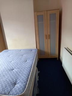 3 bedroom terraced house to rent, Naburn Street, Manchester, M13