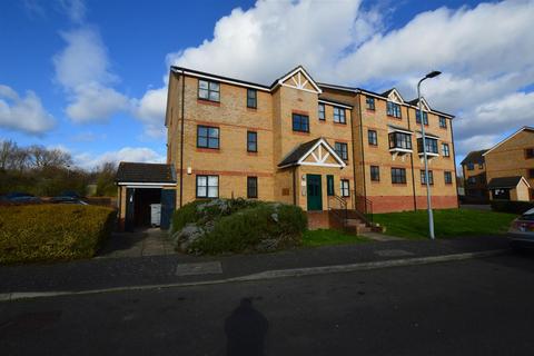 2 bedroom flat for sale, Lovegrove Drive, Slough