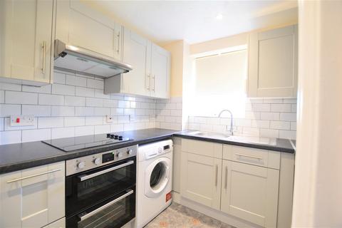 2 bedroom flat for sale, Lovegrove Drive, Slough