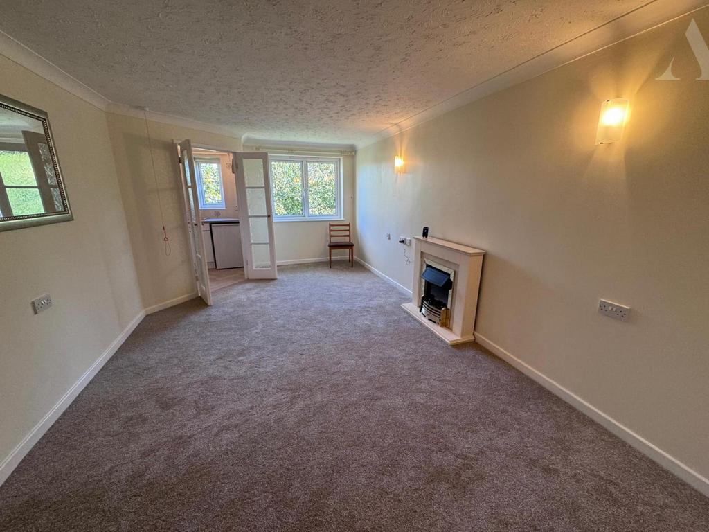 47 Barons Court   Living Room