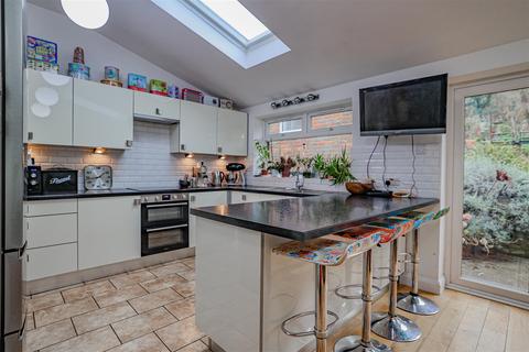 14 Roughdown Avenue, Hemel Hempstead, HP3 9BH