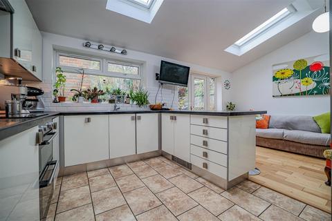 14 Roughdown Avenue, Hemel Hempstead, HP3 9BH