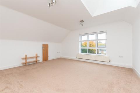 2 bedroom apartment for sale, Wrotham Road, Meopham Green, Meopham, Kent