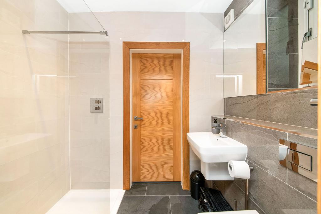 Bedroom four en suite