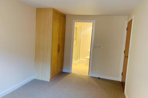 2 bedroom flat to rent, City Walk, Leeds, West Yorkshire, UK, LS11