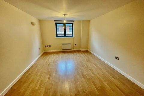 2 bedroom flat to rent, City Walk, Leeds, West Yorkshire, UK, LS11