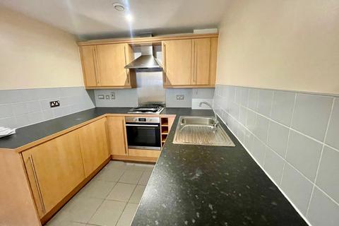 2 bedroom flat to rent, City Walk, Leeds, West Yorkshire, UK, LS11