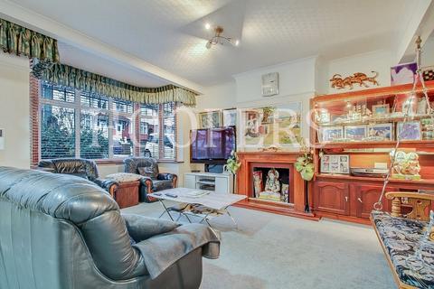 4 bedroom end of terrace house for sale, Cairnfield Avenue, London, NW2