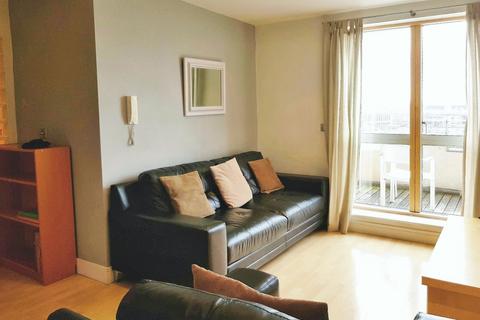 2 bedroom flat to rent, Leeds, UK, LS10