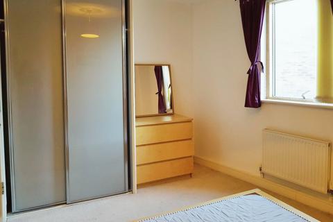 1 bedroom flat to rent, Cromwell Court, Leeds, LS10