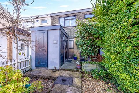30 Lakes Road, Keston, BR2 6BN