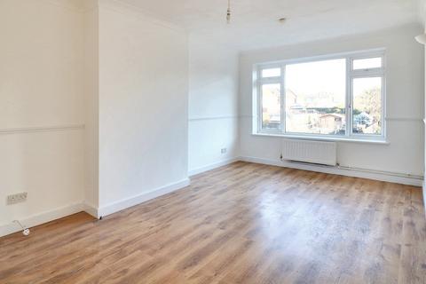 2 bedroom flat to rent, South View Road, Benfleet, SS7