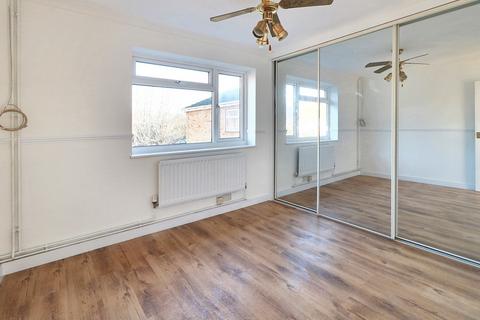 2 bedroom flat to rent, South View Road, Benfleet, SS7