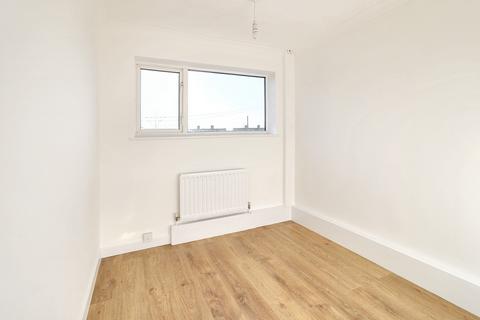 2 bedroom flat to rent, South View Road, Benfleet, SS7