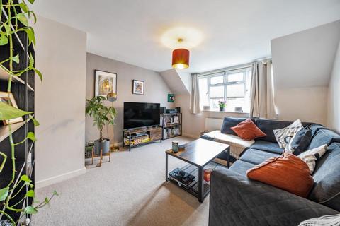 2 bedroom flat for sale, Wolftencroft Close, Battersea