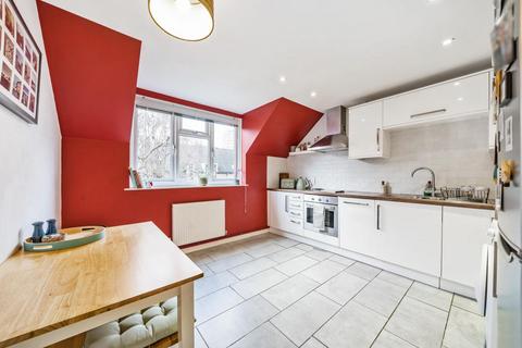 2 bedroom flat for sale, Wolftencroft Close, Battersea