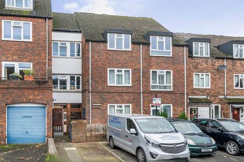 2 bedroom flat for sale, Wolftencroft Close, Battersea