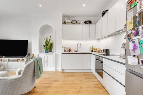 3 bedroom maisonette for sale, Barnes High Street, London, SW13