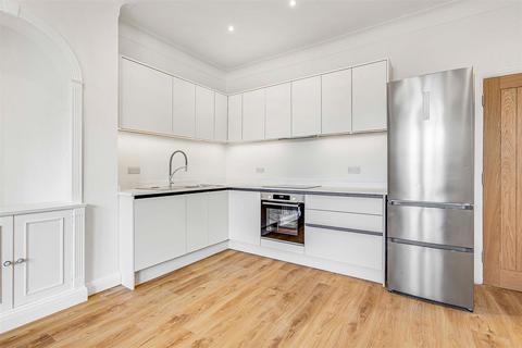 3 bedroom maisonette for sale, Barnes High Street, London, SW13