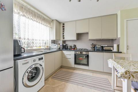 2 bedroom flat to rent, Dorset Road, Oval, London, SW8