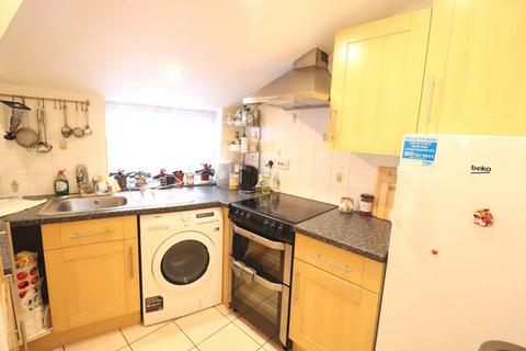 2 bedroom flat to rent, Desborough Road, High Wycombe HP11