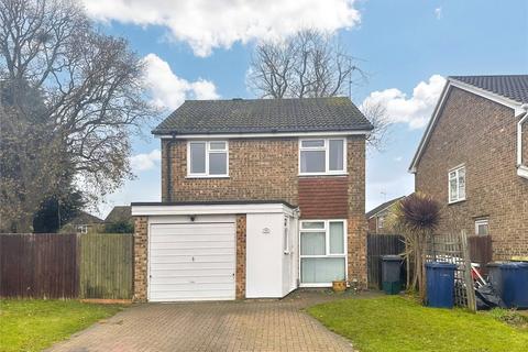 3 bedroom detached house to rent, Badshot Park, Badshot Lea, Farnham, Surrey, GU9