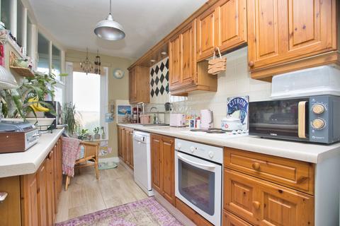 2 bedroom flat for sale, Sandgate Road, Folkestone, CT20