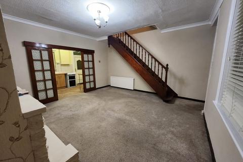 3 bedroom terraced house to rent, Huddersfield Road, Mirfield, WF14 9DQ